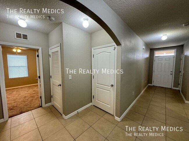 Building Photo - 1665 Laurel Oaks Dr