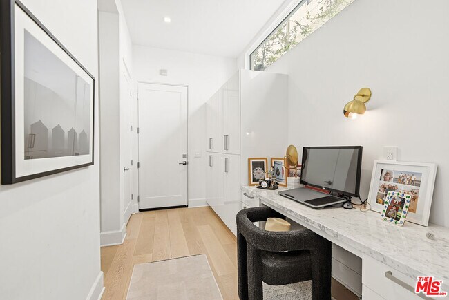 Building Photo - 5926 Firefly Pl