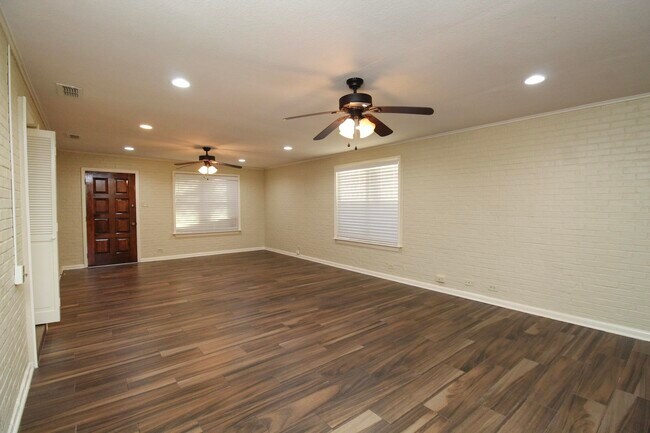 Building Photo - 2504 Clark Blvd