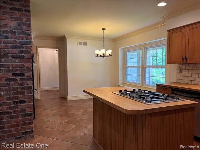 Building Photo - 30882 Oak Valley Dr