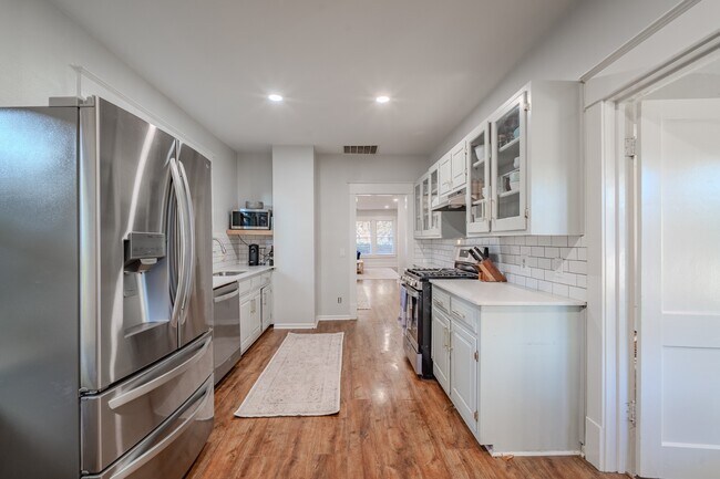 Building Photo - Updated Historically Charming Bungalow walking distance to Greenville Ave