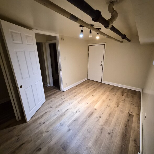 Building Photo - 7541 S Langley Ave