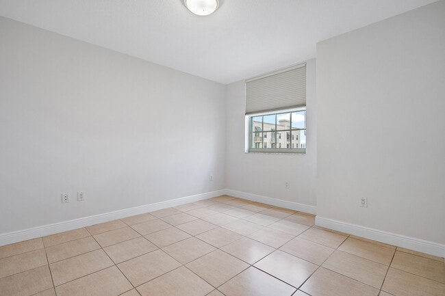 Building Photo - 610 Clematis St