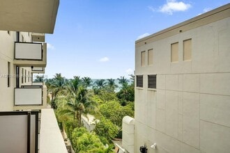 Building Photo - 1623 Collins Ave