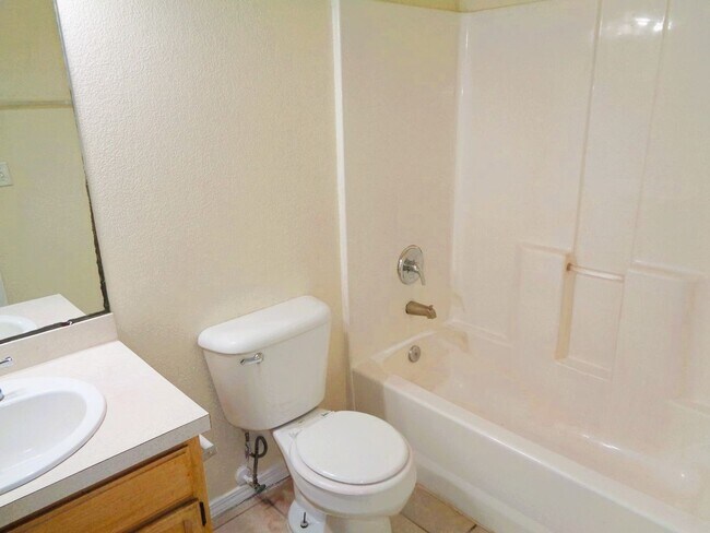 Building Photo - Adorable Single Level Eastside Home With Evaporative Air Located In Quiet Neighborhood