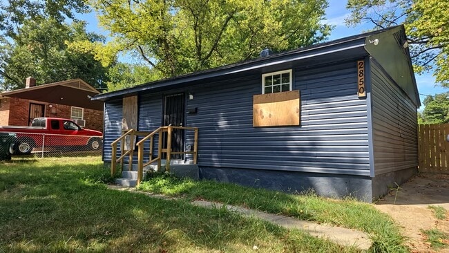 Primary Photo - 2850 Montague Ave