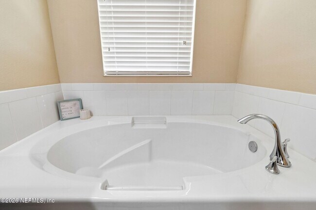 Building Photo - 206 Mission Cove Cir