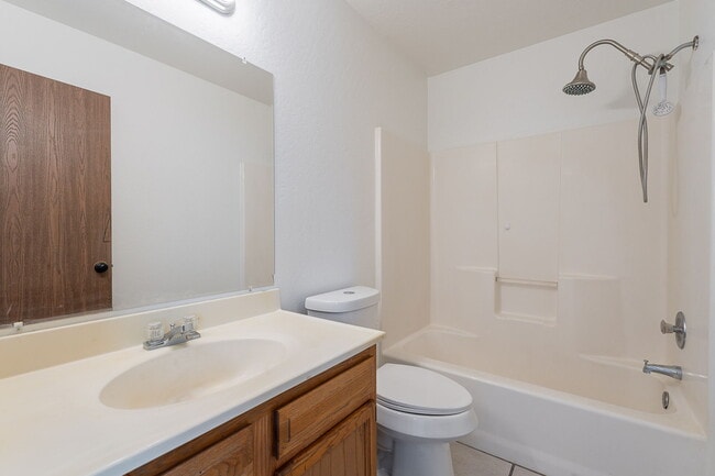 Building Photo - 402 N 101st Pl
