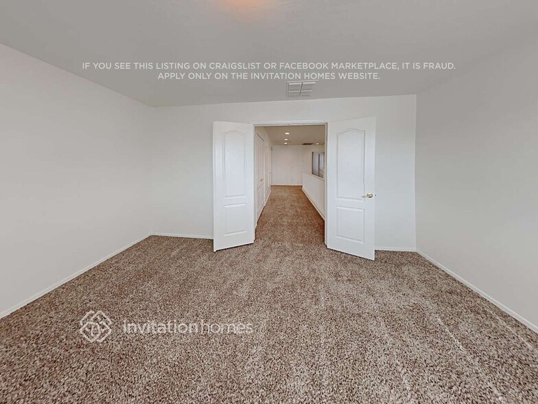 Building Photo - 3722 E Meadowview Dr