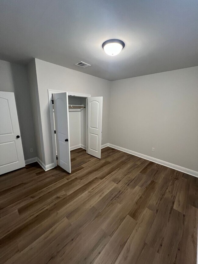 Building Photo - 17 Venecia Ct