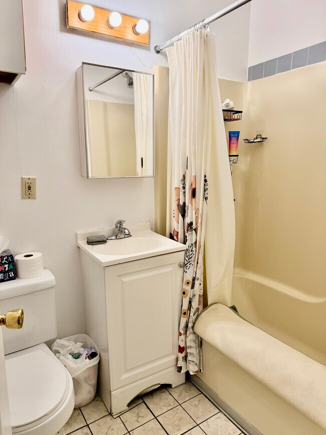 Building Photo - 833-835 Beacon St. Unit B