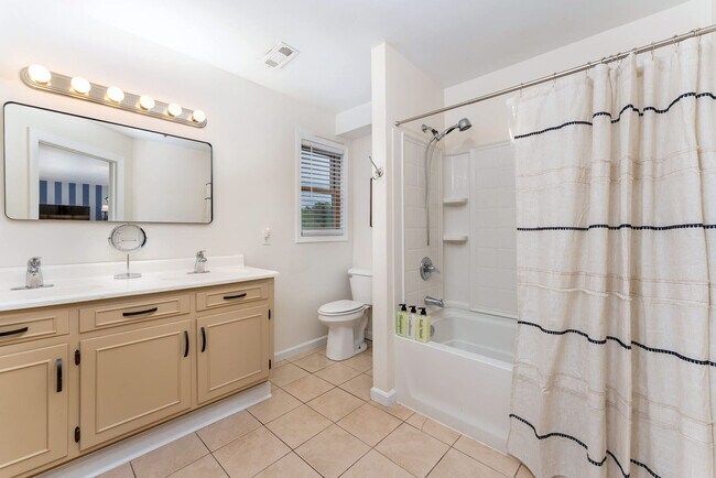 Building Photo - 2224 Brevard Rd