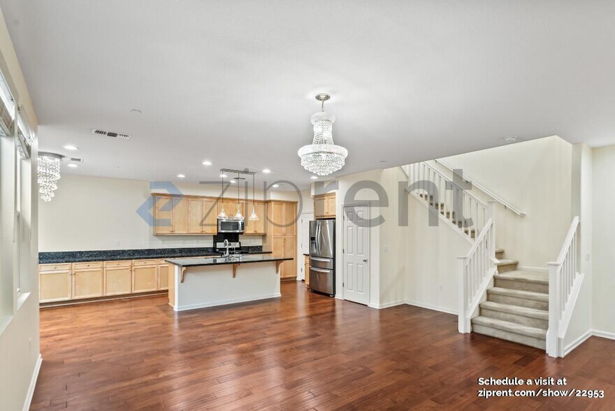 Building Photo - 334 Pacifica Dr