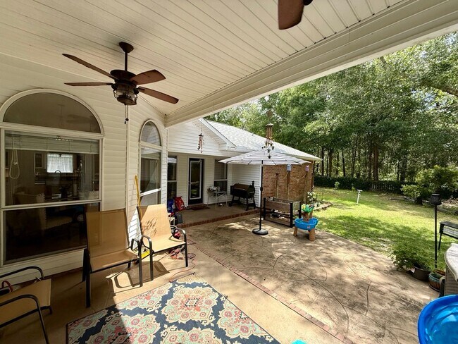 Building Photo - Stunning Bluewater Bay Home in Parkwood Estates!