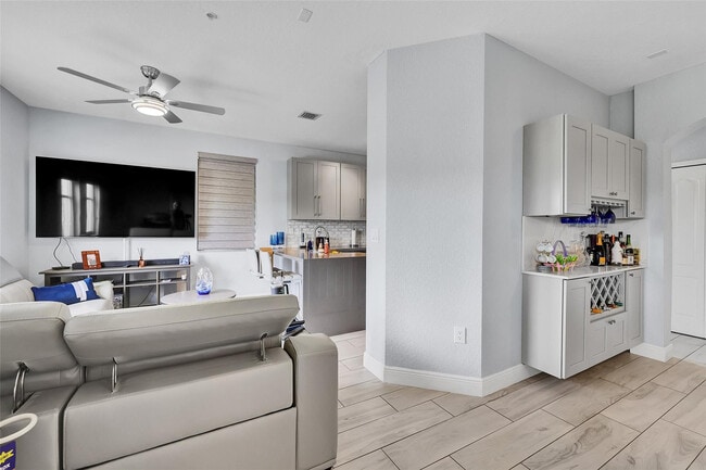 Building Photo - 150 Jacaranda Country Club Dr