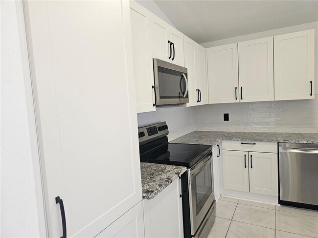 Building Photo - 826 N Horseshoe Bay Dr