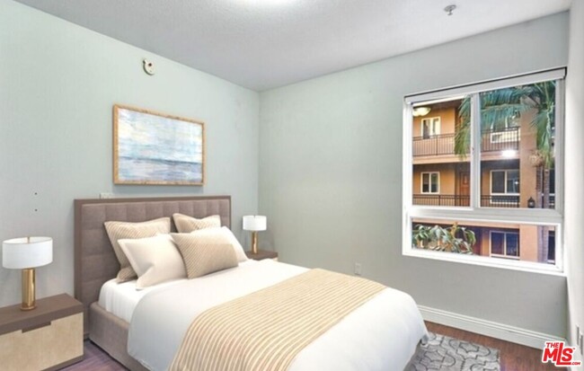 Building Photo - 1401 S St Andrews Pl