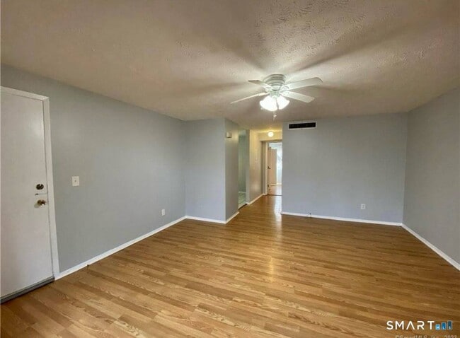 Building Photo - 165 Towne House Rd