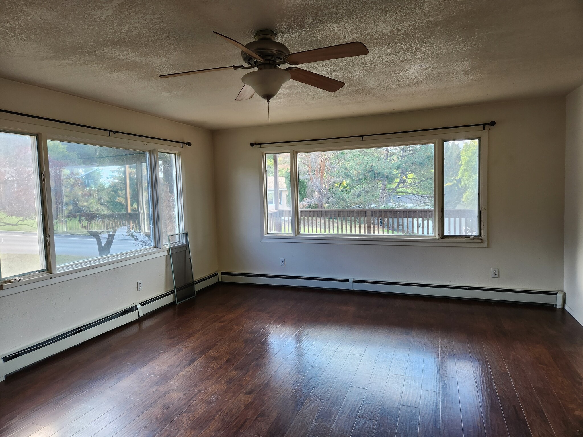 Building Photo - 651 W Crestline Dr
