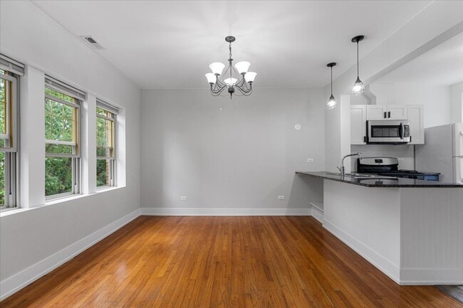 Building Photo - 4043 N Spaulding Ave