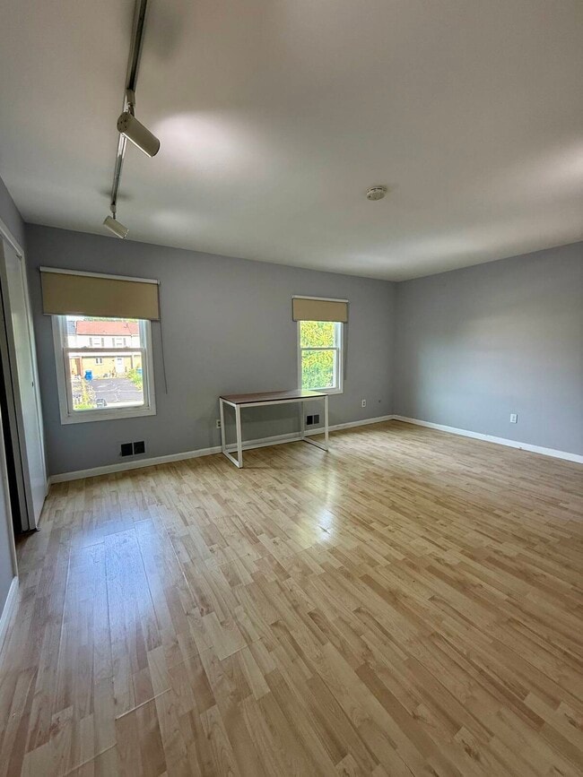 Building Photo - 24 Redbud Rd