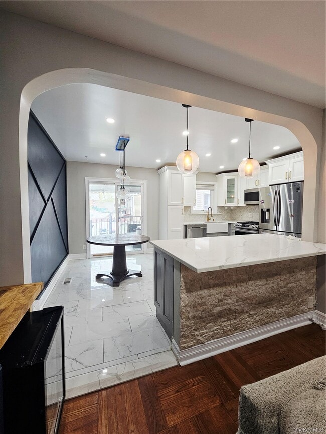 Building Photo - 2082 Pitman Ave