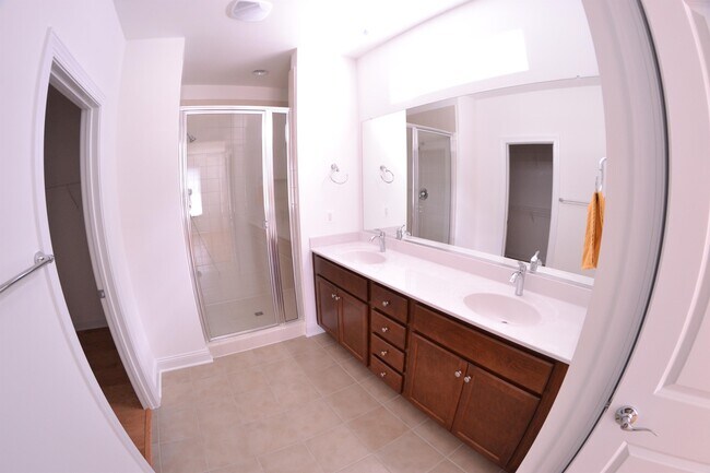 Building Photo - 118 Milkweed Dr
