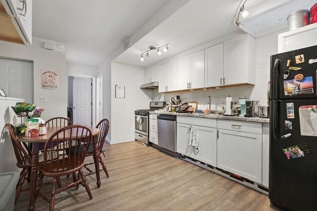 Building Photo - 4 bed, 1.5 bath Southside Flats Apartment!