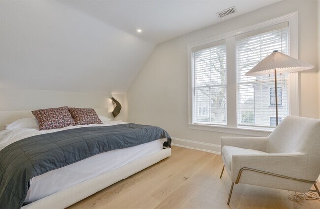 Building Photo - 51 Fair St