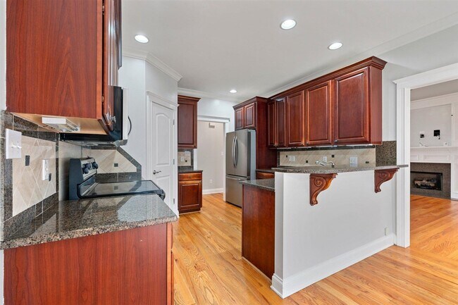 Building Photo - 3630 Amherst Dr
