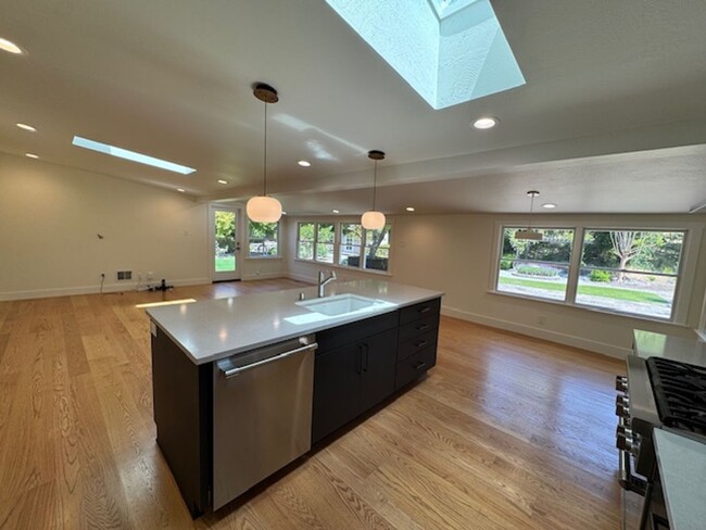 Building Photo - Beautiful updated single level Lafayette h...