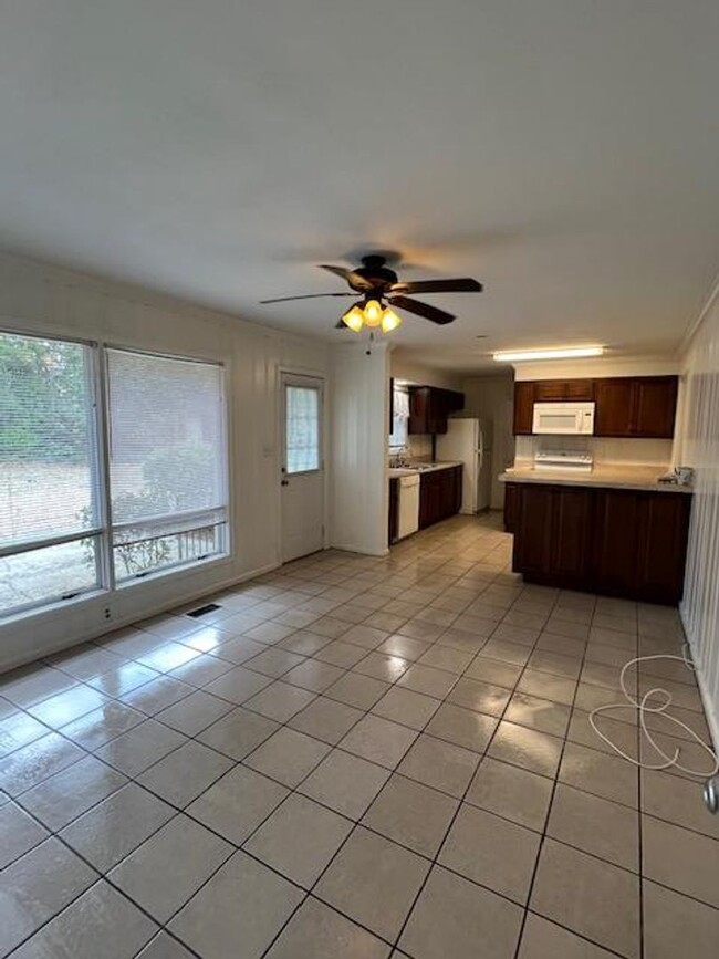 Building Photo - 3 Bedroom/2 Bath Home in Valdosta