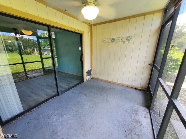 Building Photo - 1055 Palm Ave