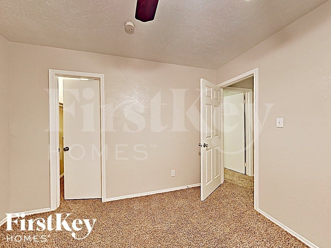 Building Photo - 2805 Galemeadow Dr