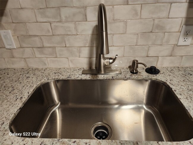 Building Photo - 702 McDaniel St