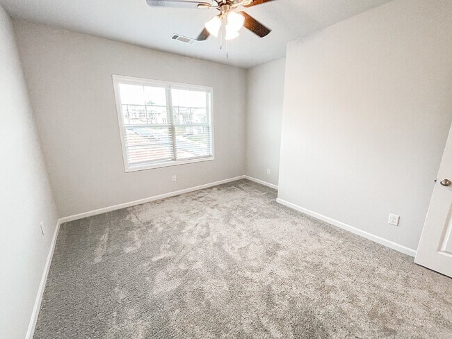 Building Photo - 4624 Silver Oak Dr SW