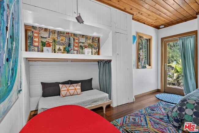 Building Photo - 1738 Topanga Skyline Dr
