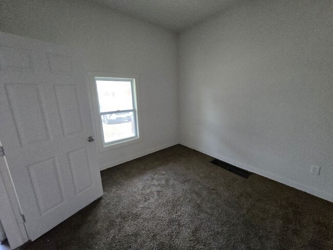 Building Photo - Charming 2 bed 1 bath house!