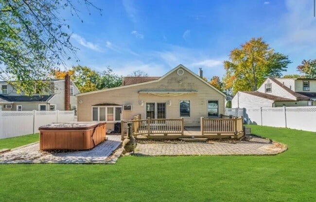 Building Photo - 1308 Sunnyfield Dr