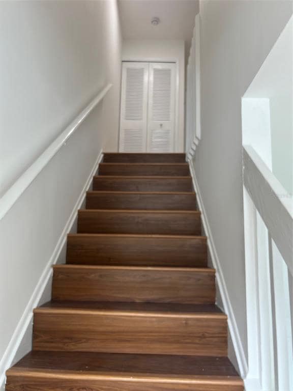 Building Photo - 613 Casa Pk B Ct