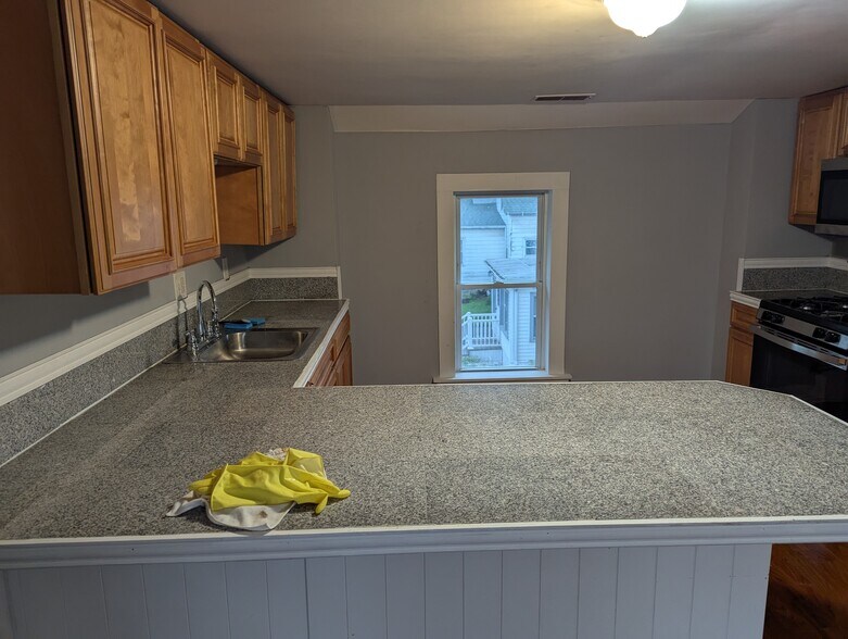 Kitchen - 130 Aurora St