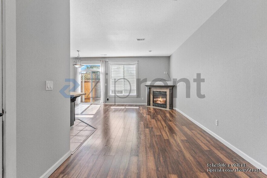 Building Photo - 5017 SW Wentworth Terrace