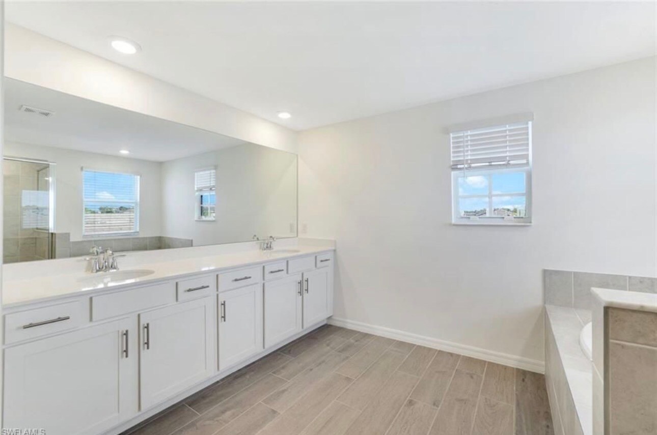 Master bathroom - 2340 Feather Brook Ln