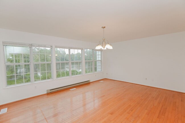 Building Photo - Beautiful Lake Home Rental in Norfolk!