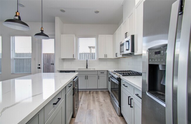 Building Photo - 2054 Johanna Crk Dr