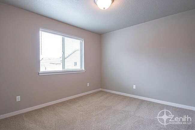 Building Photo - 1308 NE 82nd Dr