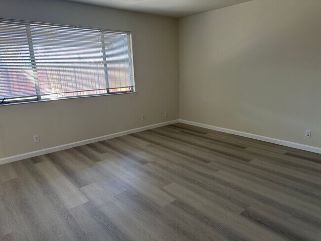 Building Photo - 3 Bedroom in Santa Clara
