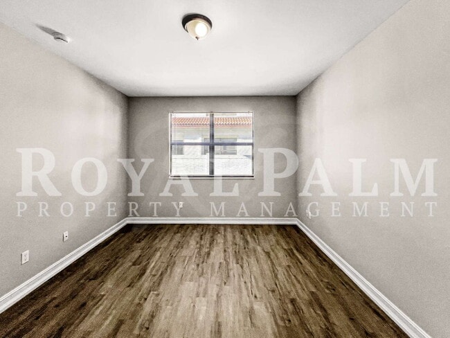 Building Photo - Big on Space, Smart on Layout — 3 bedroom 2.5 bath corner END UNIT pet-friendly townhouse!