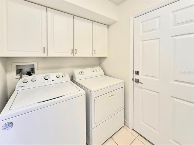 Building Photo - 2214 Green Oaks Ln