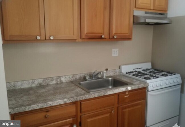 Building Photo - 420 W Ruscomb St